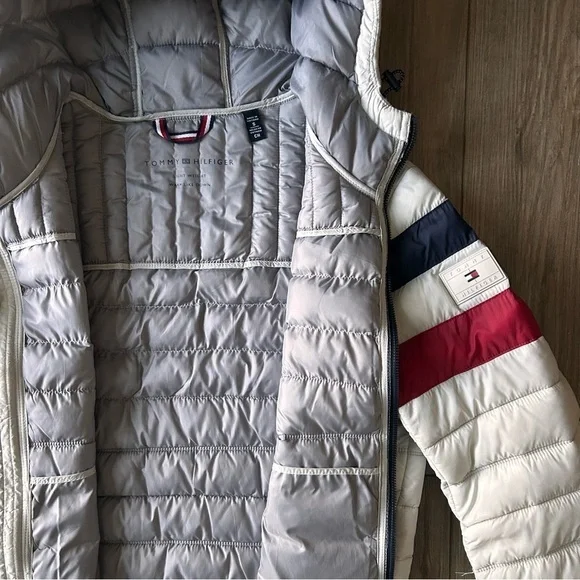 Tommy Hilfiger | Quilted Color Blocked Hooded Puffer Jacket (Small) - Picture 6 of 16